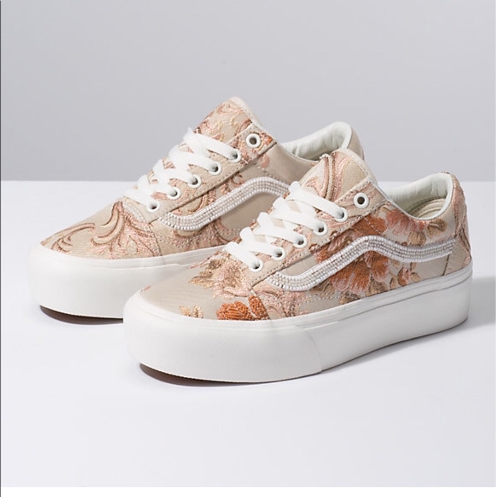 *ISO* DARING DAMSELS VANS